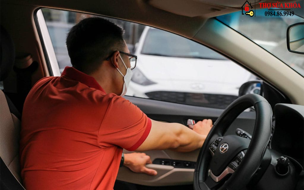 Dịch vụ mở cửa xe ô tô chuyên nghiệp
