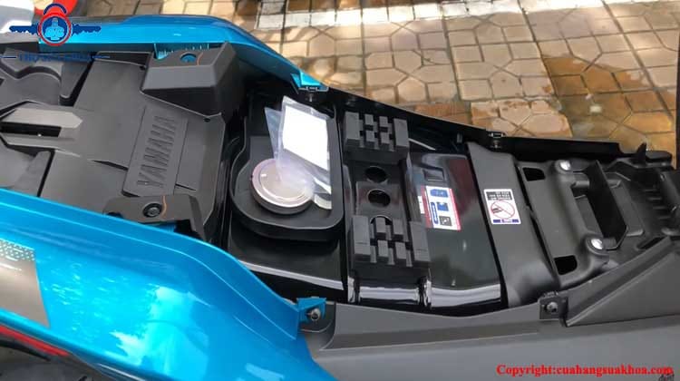 Cách mở cốp xe exciter 155 bằng chìa khóa