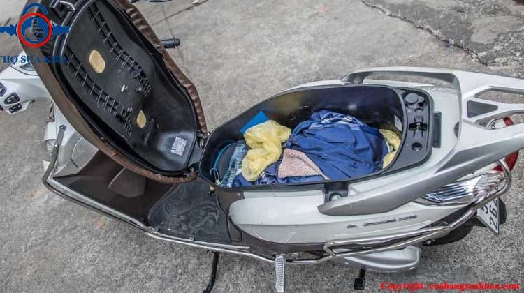 Cách mở khóa Xe Lead khi mất chìa khóa