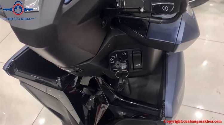 Cách sử dụng chìa khóa Vario 125 bản khóa cơ