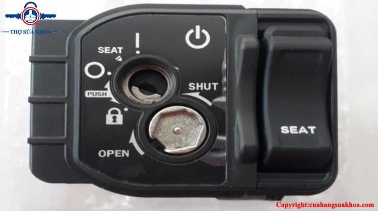 Cách mở nắp khóa từ xe máy của Honda Yamaha SYM Suzuki