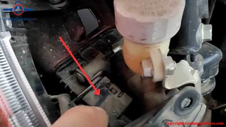 Mở cốp xe khi mấy chìa