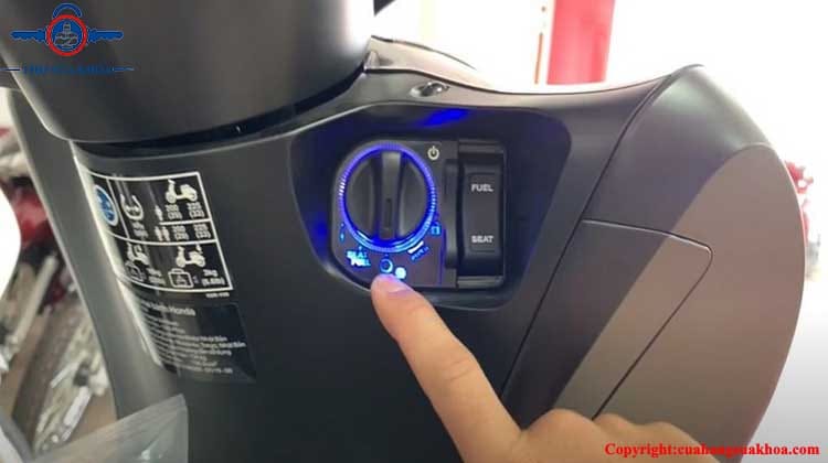 Cách mở khóa yên xe, khóa cổ xe SH 125i