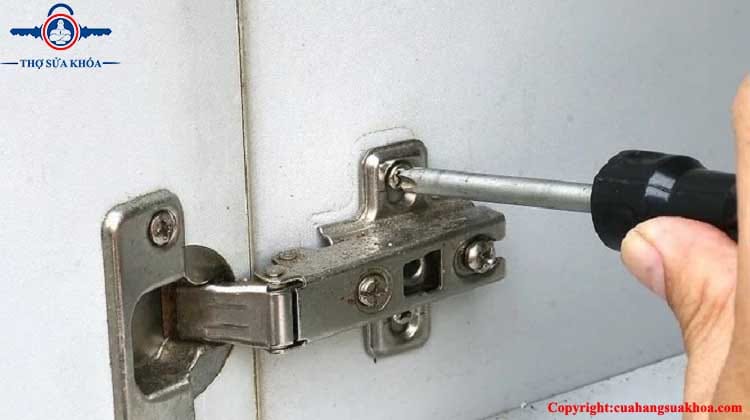 Mở khóa cửa khi mất chìa không cần động đến khóa