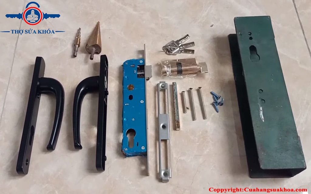 Sửa khóa tay gạt cửa nhôm Xingfa