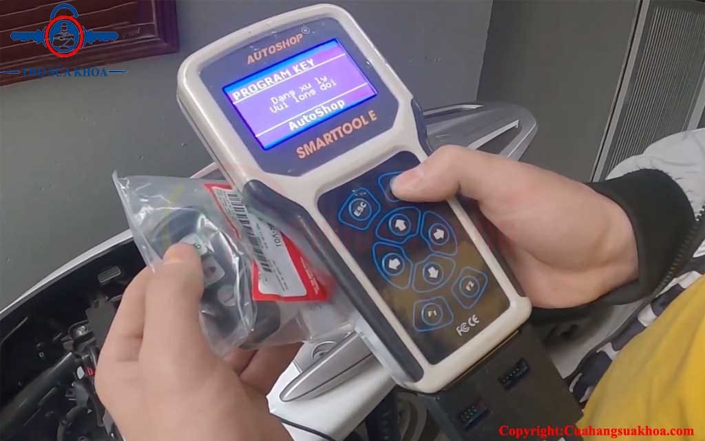 Chìa khóa xe vision hết pin