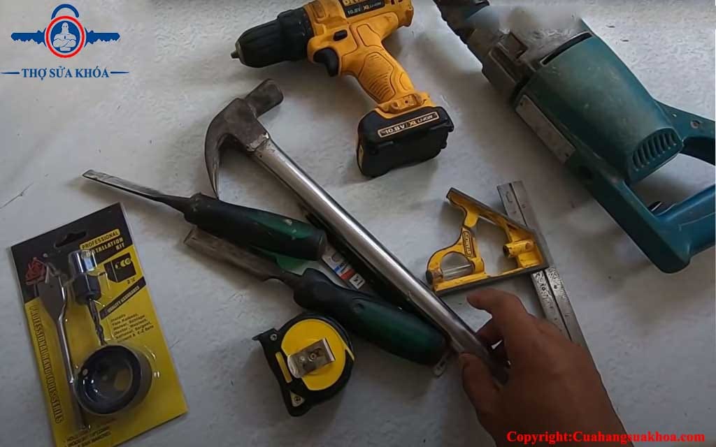 Cách lắp ổ khóa cửa sắt