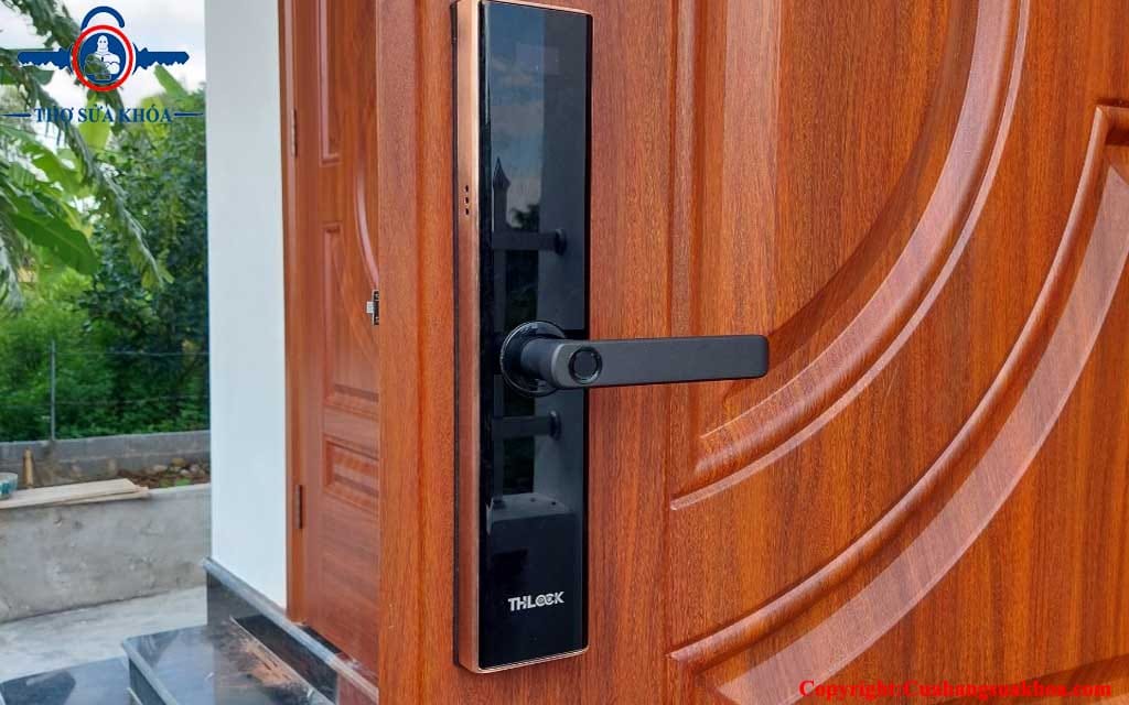 Lắp khóa vân tay cho cửa gỗ