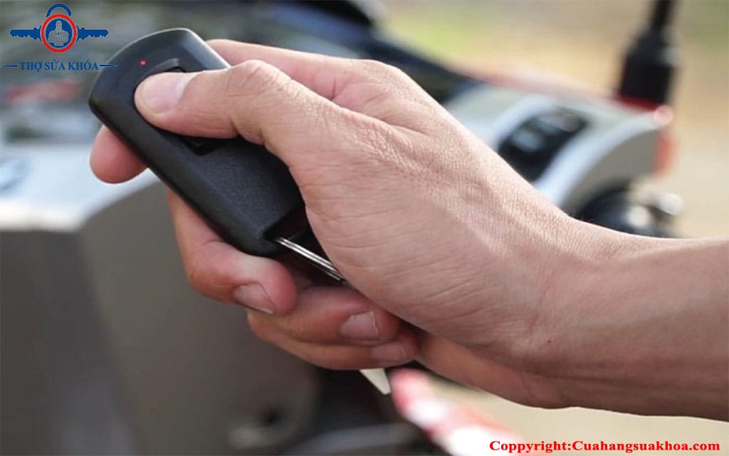 KIểm tra remote xem có bị kẹt hay không?