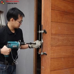 lắp khóa cửa vân tay điện tử