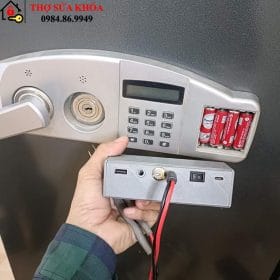 thợ mở khóa két sắt