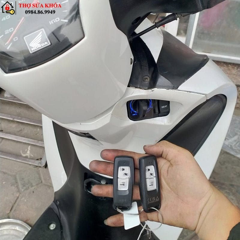 Smartkey Xe SH mode nhấp nháy đèn vàng