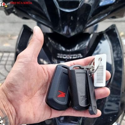 lắp khóa chống trộm xe airblade
