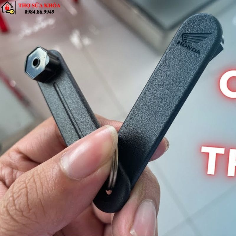 Dụng cụ mở cốp xe airblade khi mất chìa khóa