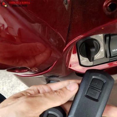 Cách mở khóa Xe Airblade khi hết bình