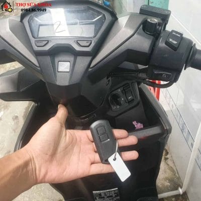 cách thay pin chìa khóa smartkey xe vision