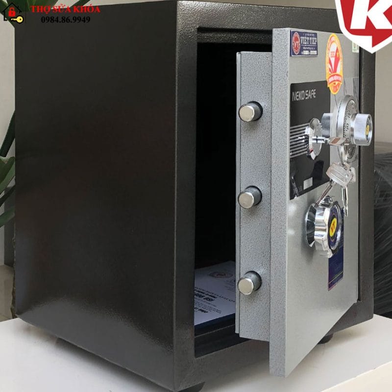 Ổ khóa két sắt bị kẹt không vặn được