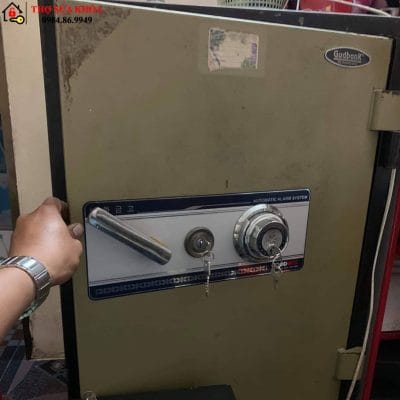 Cách mở két sắt 4 số