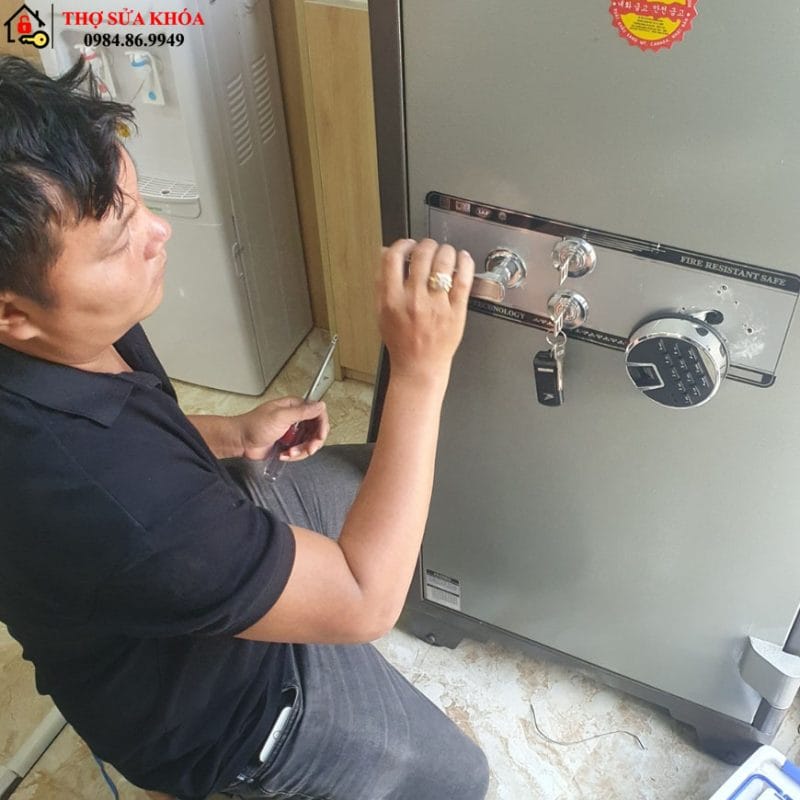 Cách mở két sắt khi mất chìa khóa