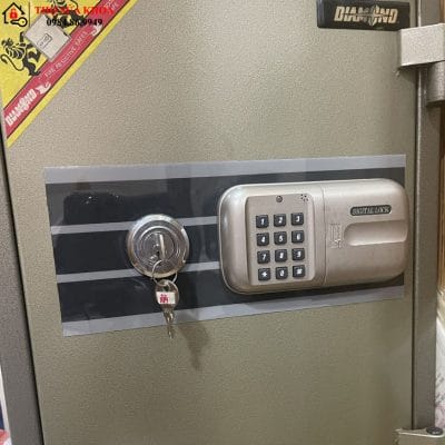 Cách mở két sắt điện tử khi hết pin