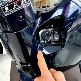 Smartkey Xe Lead nhấp nháy đèn vàng