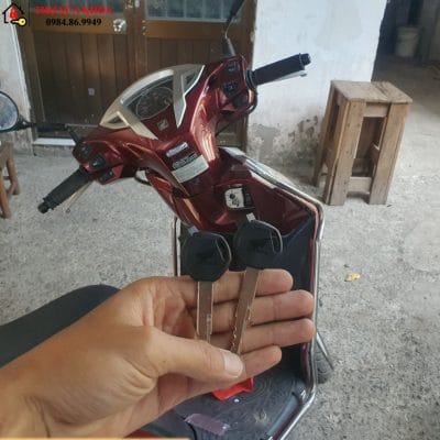 cách đánh lại chìa khóa xe lead