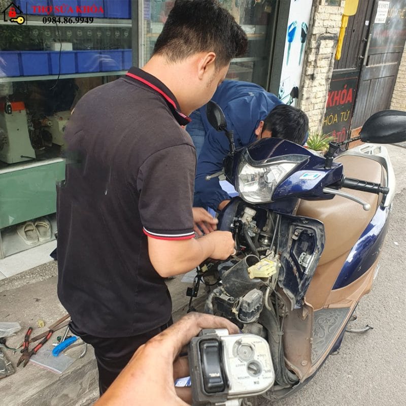 Thay ổ khóa Xe Lead bao nhiêu tiền