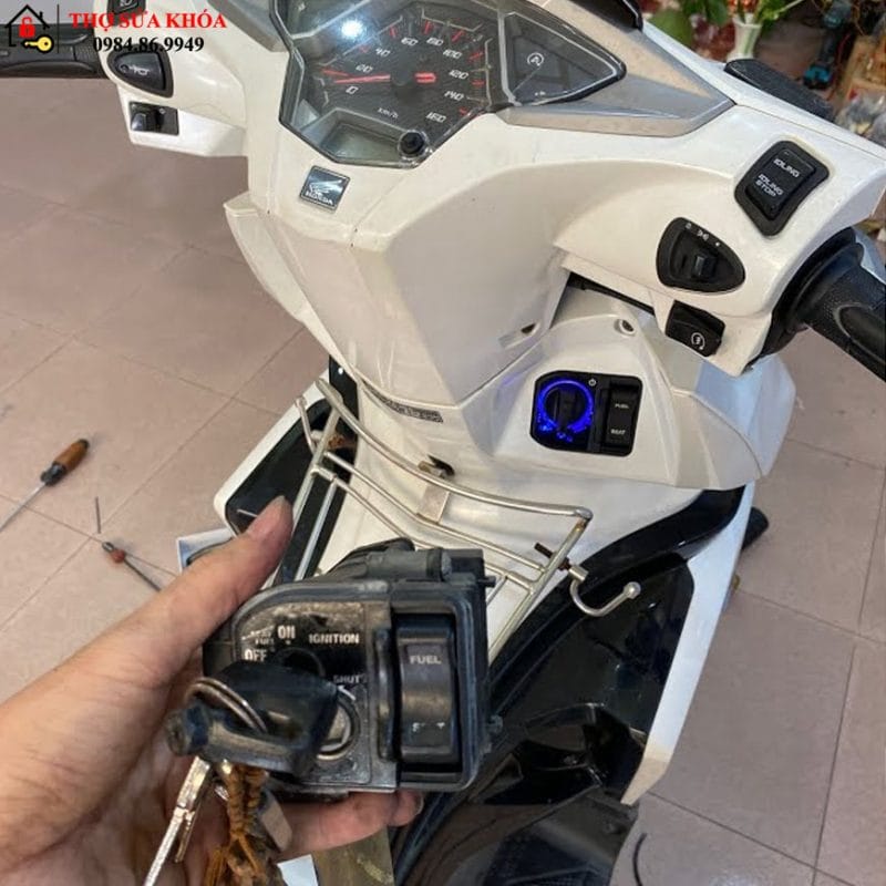 Thay ổ khóa xe airblade bao nhiêu tiền