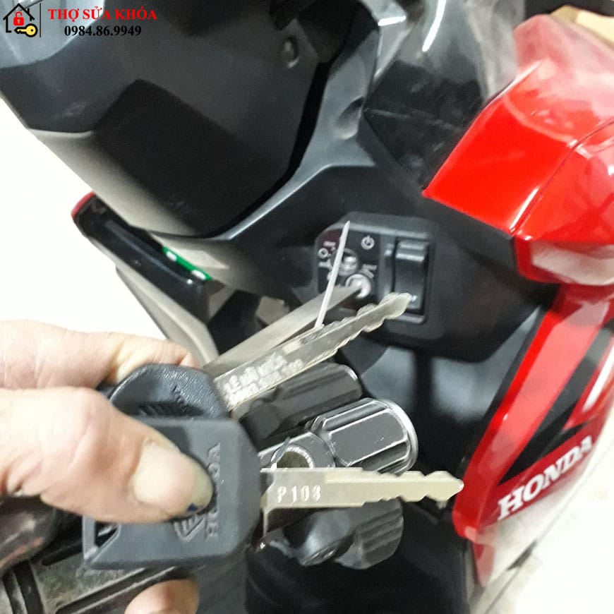 thay mới ổ khóa xe máy là bao nhiêu?