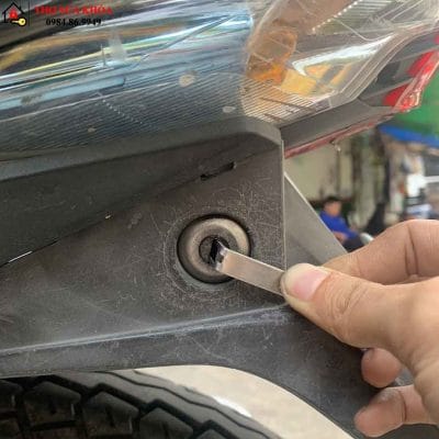 cách mở cốp xe wave khi mất chìa khóa