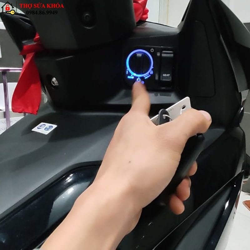 Smartkey Xe Winner nhấp nháy đèn vàng