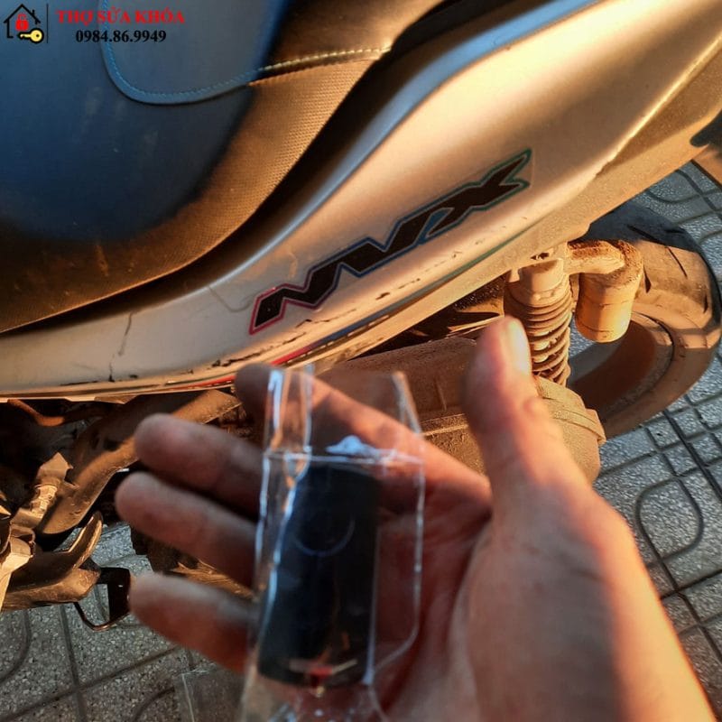 Cách mở Xe Yamaha khi chìa khóa hết pin