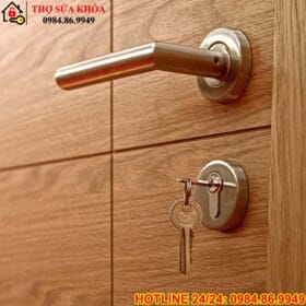 Sửa khóa tay gạt tại Nguyễn Quý Đức