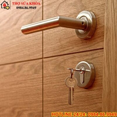 Sửa khóa tay gạt tại Nguyễn Quý Đức