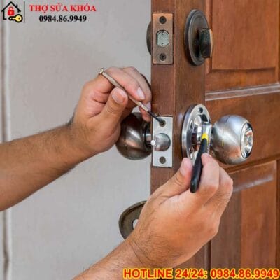 Thay Khóa Nắm Tròn Tại Thanh Xuân Bắc