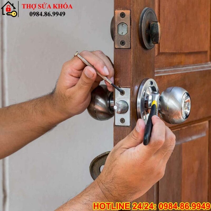 Thay Khóa Nắm Tròn Tại Thanh Xuân Bắc